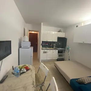 Joli Neuf Av Terrasse à 50 M De La Et Gare Roccabruna